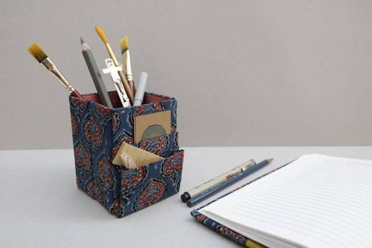 Collapsible Pen Stand